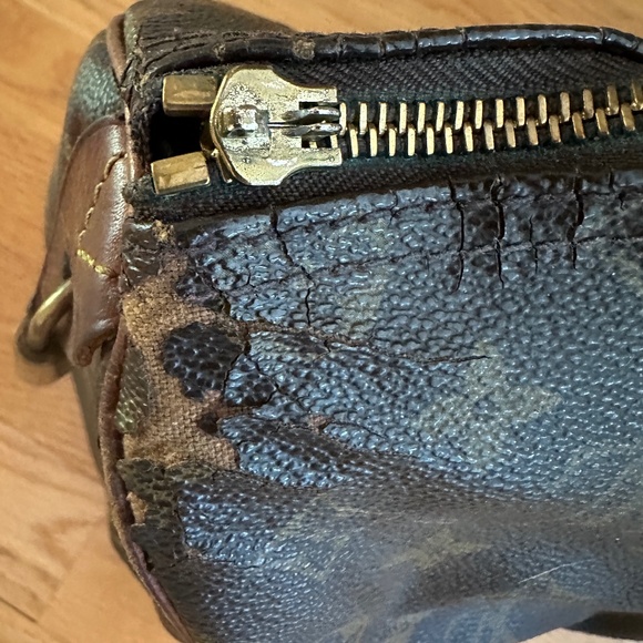 Louis Vuitton Vintage Speedy Leather Handbag Serial Number FH0942 - Picture 11 of 16